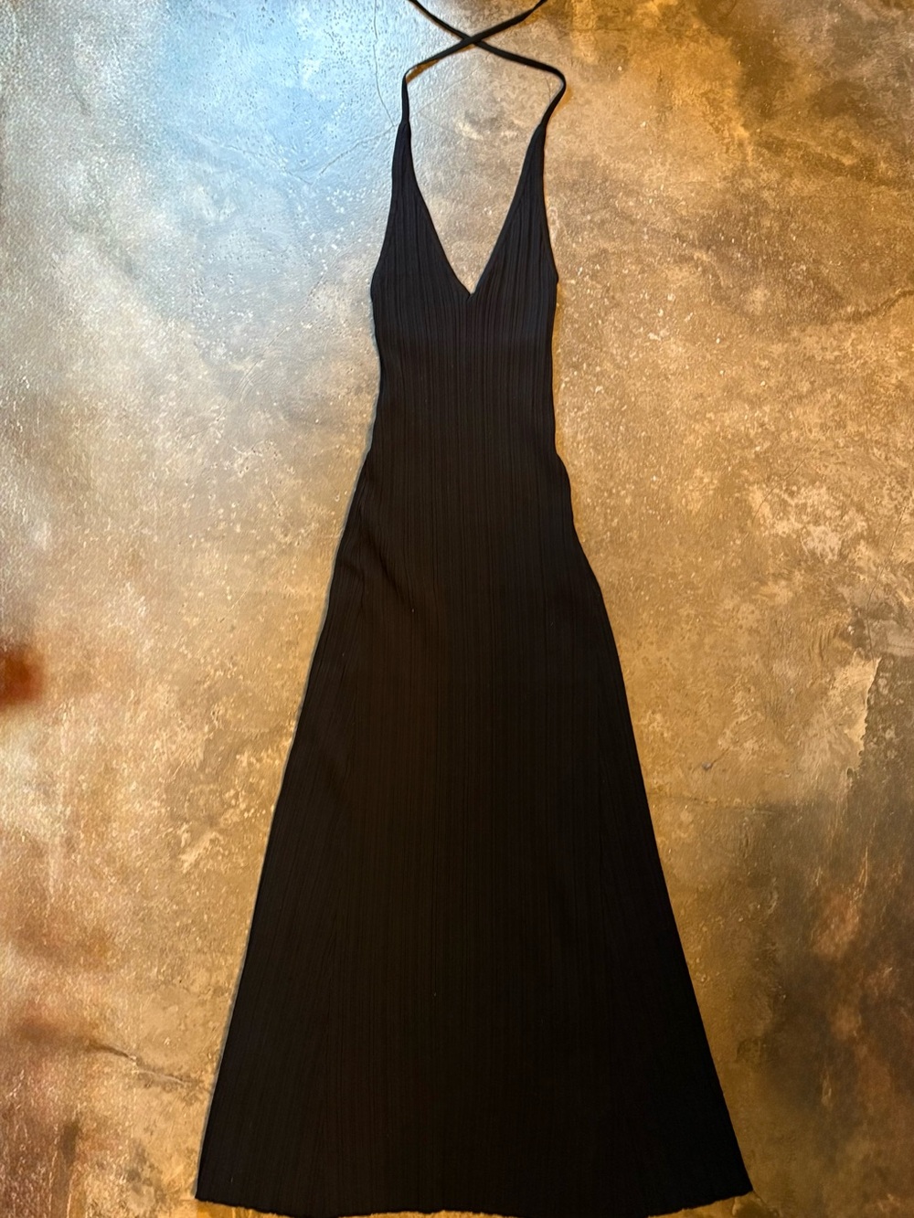 DISSH Black Ribbed Halter V‑Neck Maxi Dress